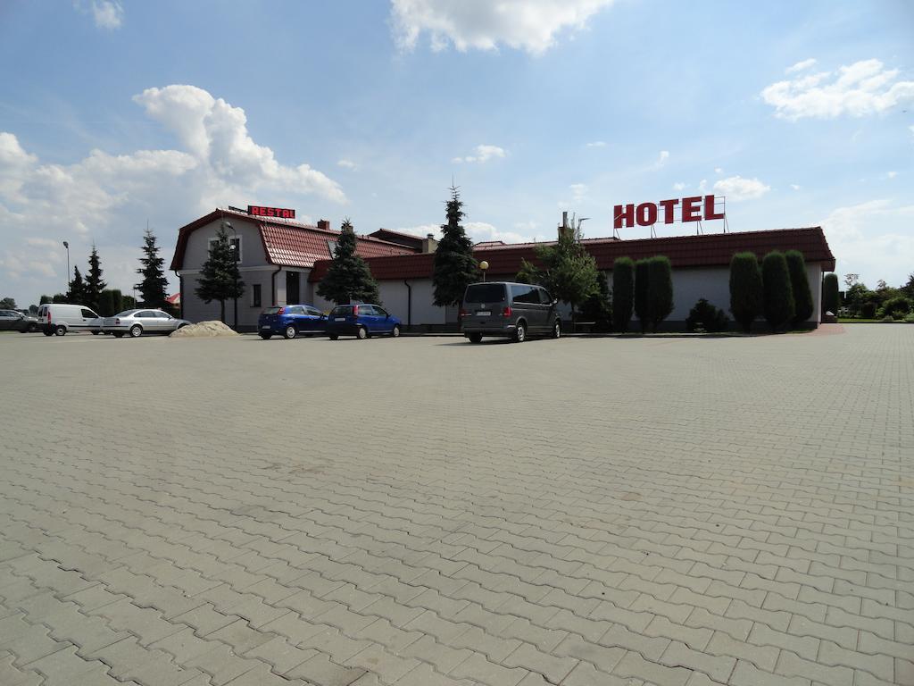 Hotel Wielkopolanka Sroda Wielkopolska Ngoại thất bức ảnh