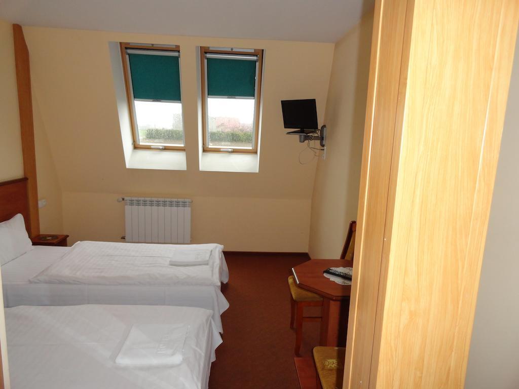 Hotel Wielkopolanka Sroda Wielkopolska Ngoại thất bức ảnh
