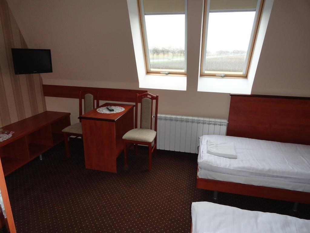 Hotel Wielkopolanka Sroda Wielkopolska Phòng bức ảnh