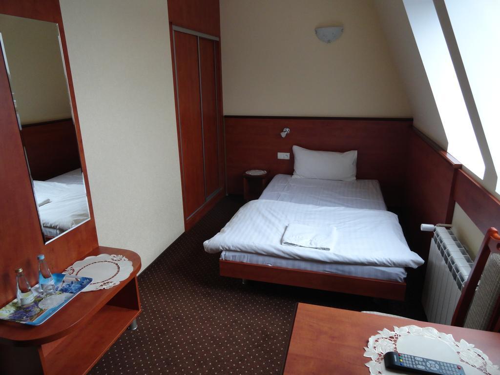 Hotel Wielkopolanka Sroda Wielkopolska Ngoại thất bức ảnh