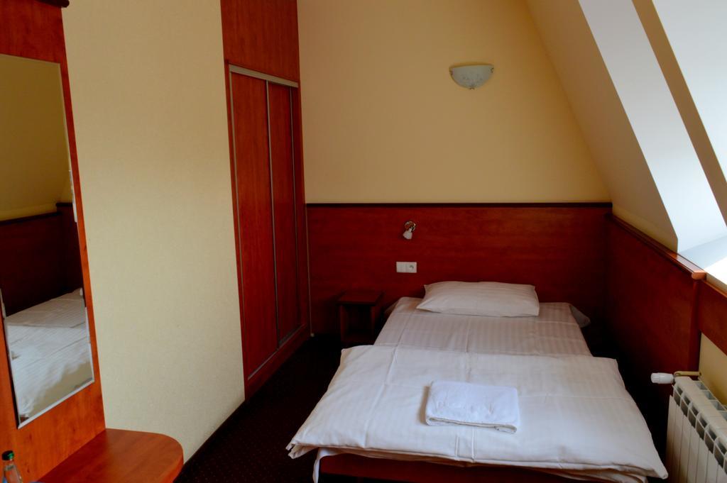 Hotel Wielkopolanka Sroda Wielkopolska Ngoại thất bức ảnh